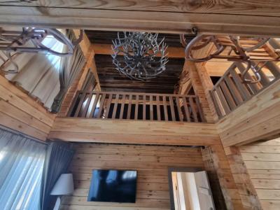 Armhole Vertical Thumbnails