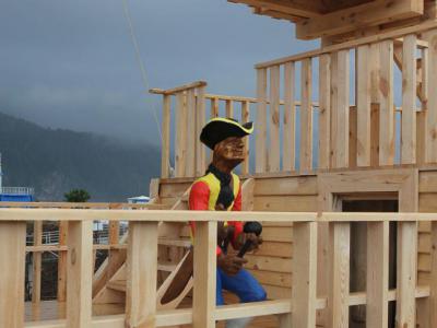 Armhole Vertical Thumbnails